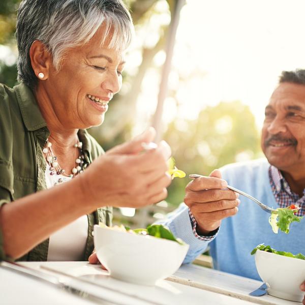 Two HonorHealth patients eating lunch